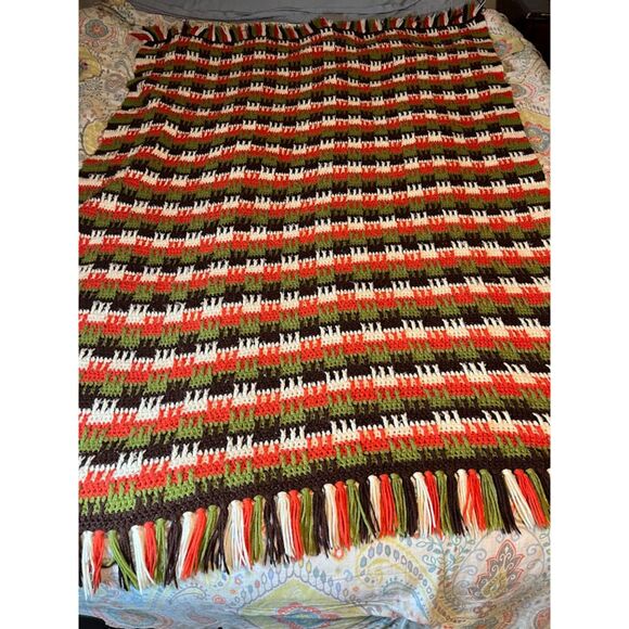 Vtg Crocheted Fringe Afghan 72"x51" Cozy Brown Orange Cream Green Grannycore MCM - Picture 5 of 7